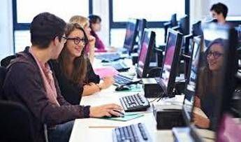 Internet: studenti digitali e povertà educativa in report Con i bambini e Openpolis Internet: studenti digitali e povertà educativa in report Con i bambini e Openpolis